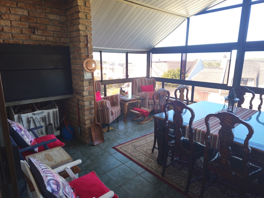 5 Bedroom Property for Sale in Stilbaai Wes Western Cape